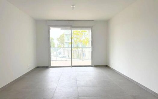 Saint Laurent du Var – F3 – Sea Side View